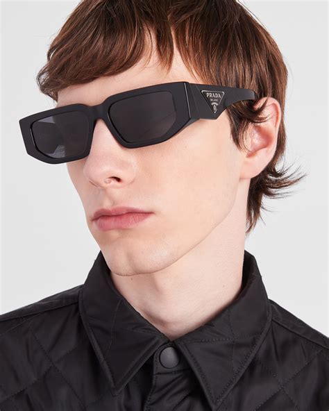 Prada Glasses for Men: Fashionable Eyewear